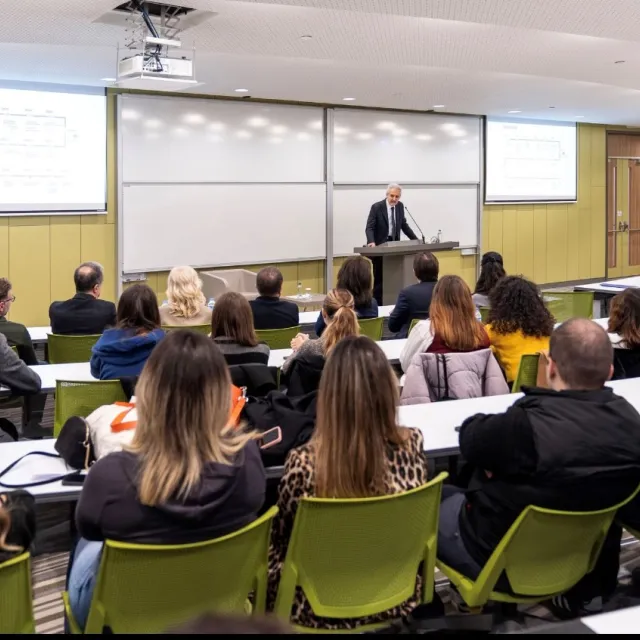 Sağlık Yöneticileri Günü'nde “Sağlık Yöneticilerinin Kariyer Yolculuğu” Paneli Düzenlendi