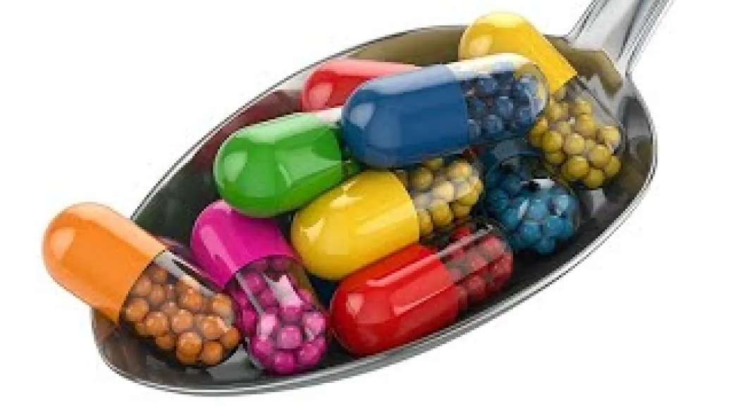 Tıp Fakültesi Göğüs Hastalıkları Anabilim Dalı Öğretim Üyemiz Prof. Dr. Çağlar Çuhadaroğlu anlatıyor “Yeni koronavirüse karşı ek vitamin kullanmalı mıyız?”